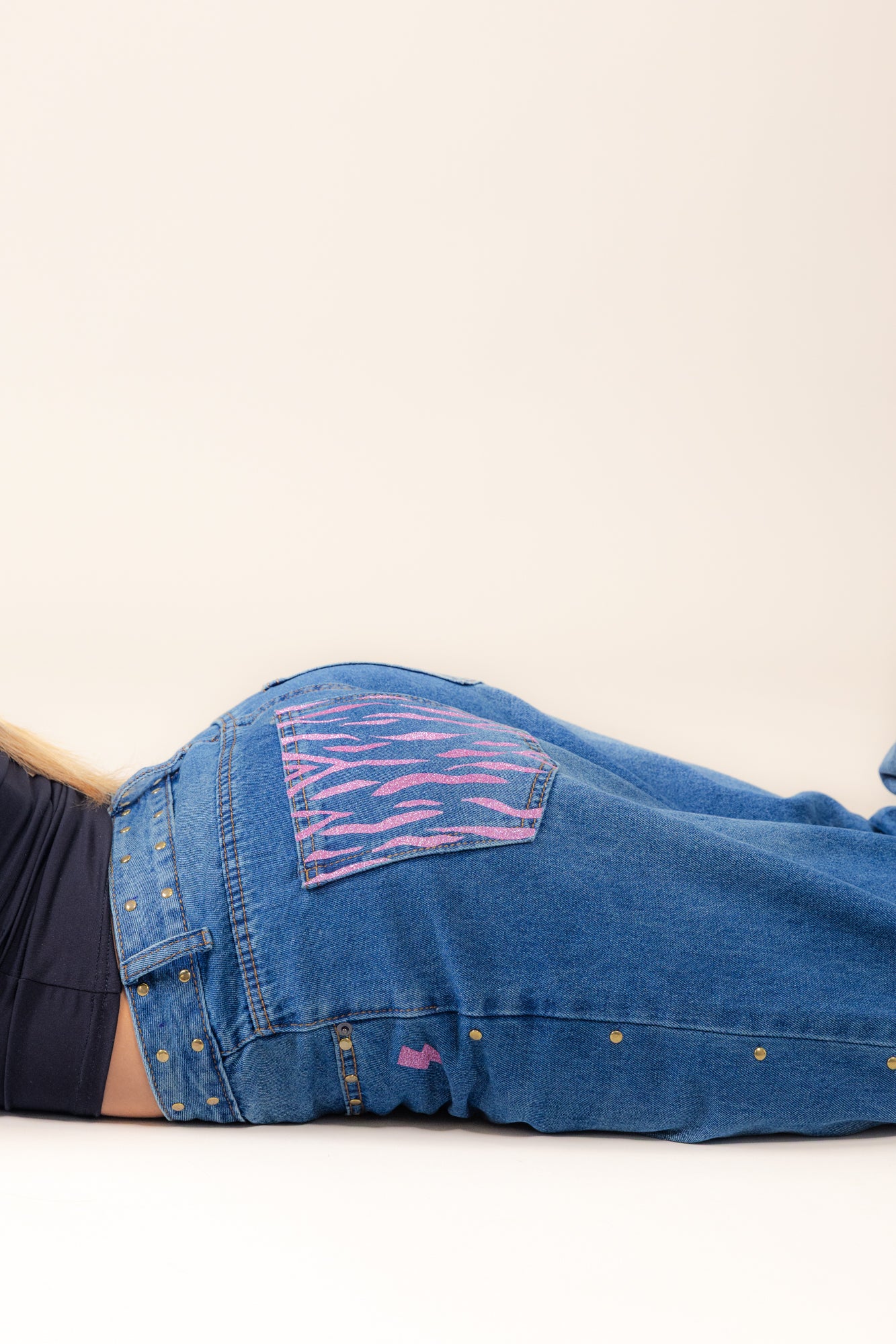 Jeans blu zebrato rosa