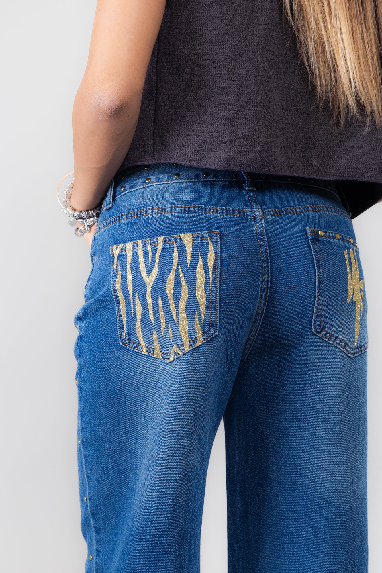 Jeans blu tasca zebrata oro